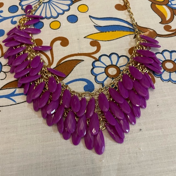 Lovely purple statement necklace and earrings - Picture 3 of 6